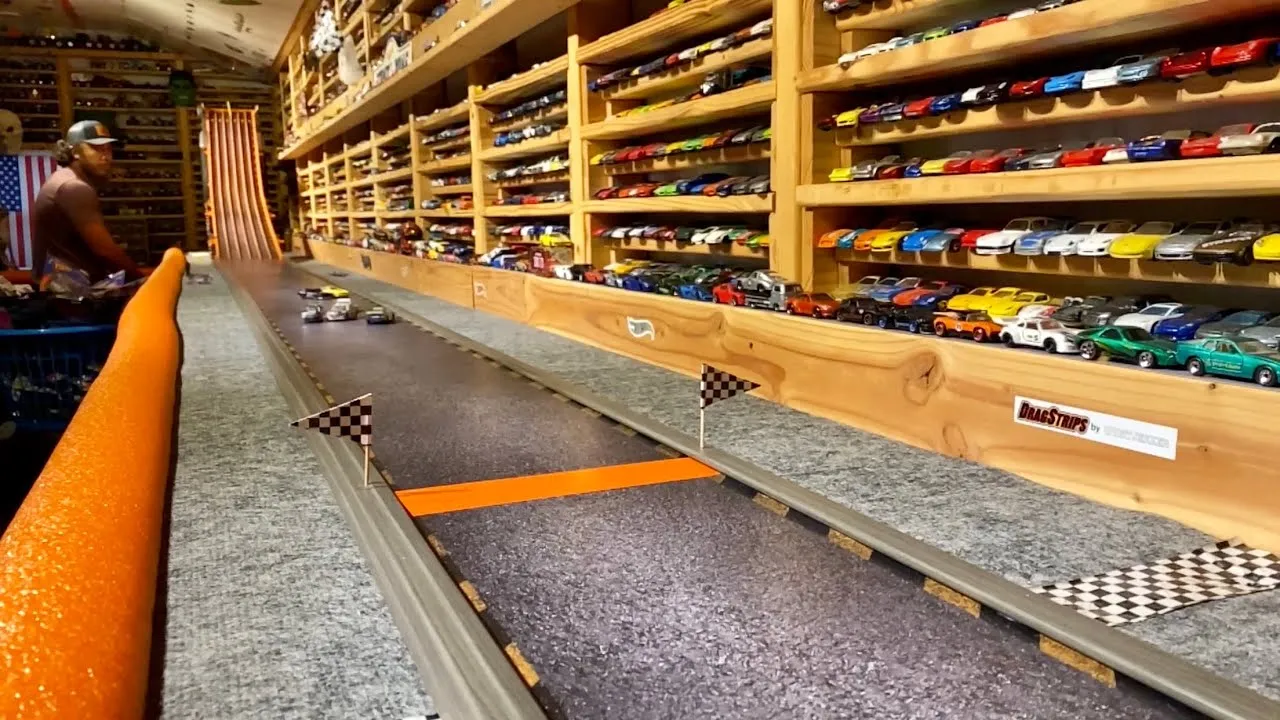 48165 nascar diecast show 6