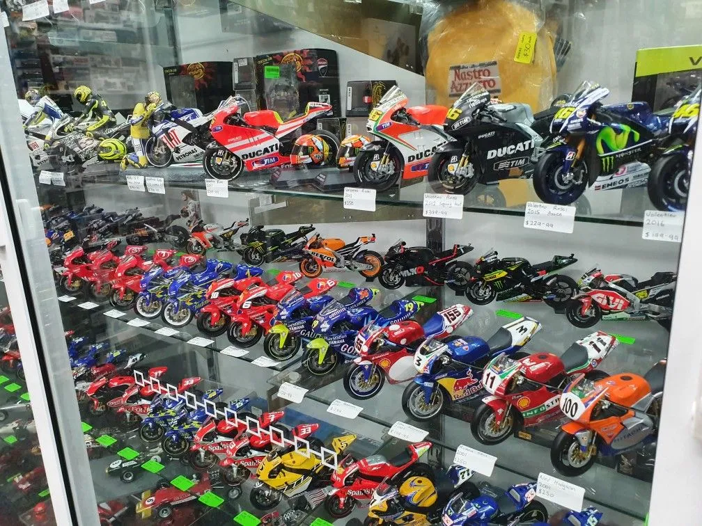 /img/48167-diecast-bike-collection-storage.webp