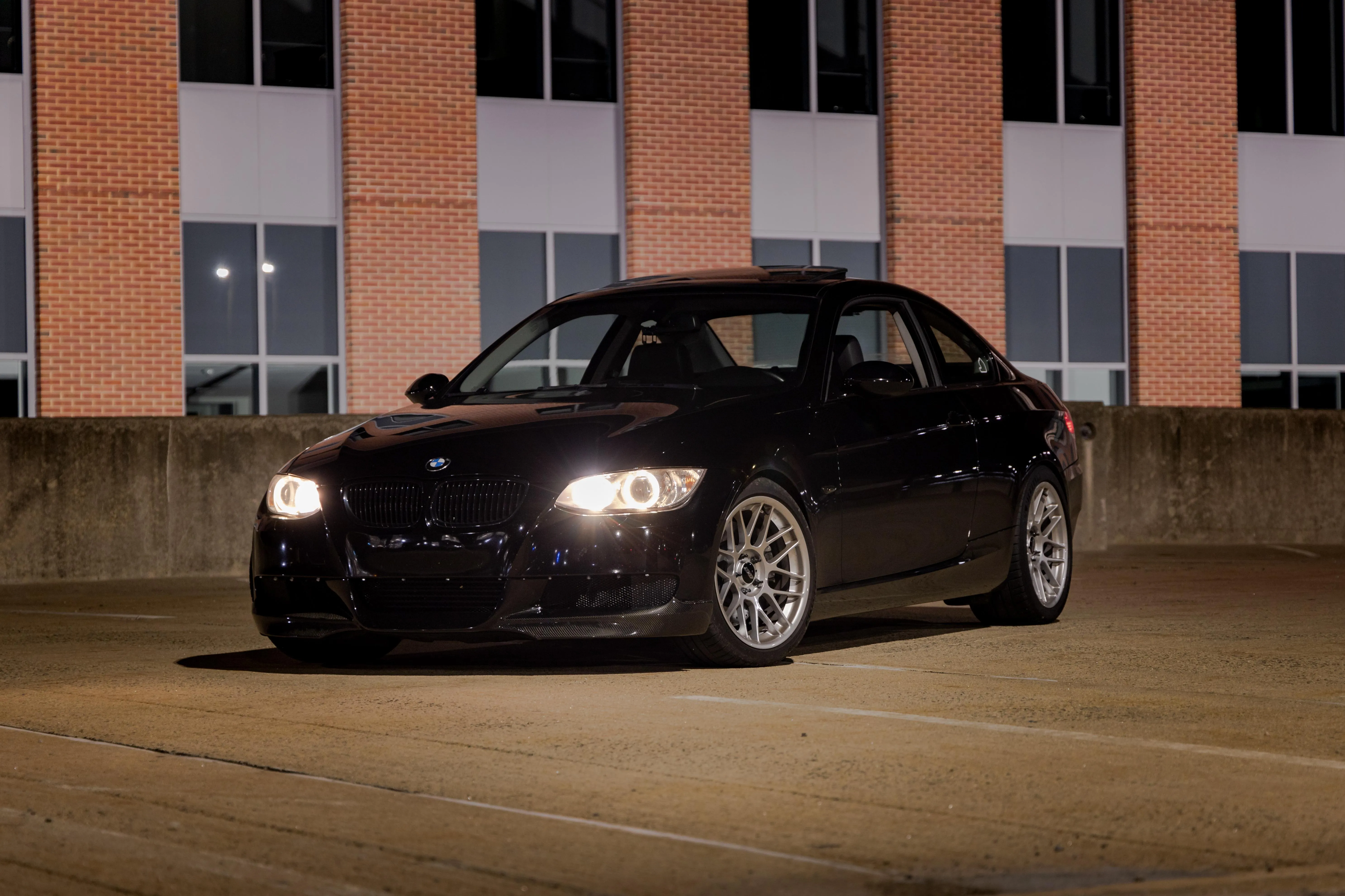 48182 335i diecast car detailed view