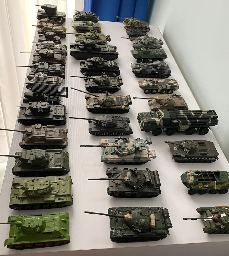 48186 diecast t72 tank display