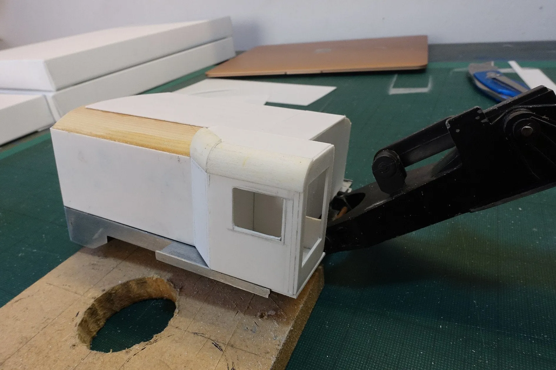 48189 diecast excavator