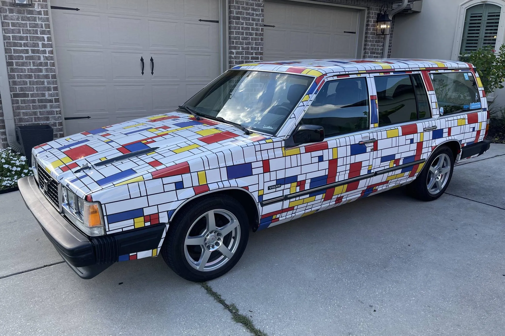 48236 volvo 760 diecast intro