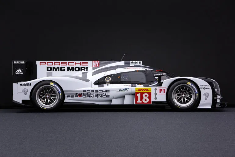 /img/48261-porsche-919-diecast-model-7.webp