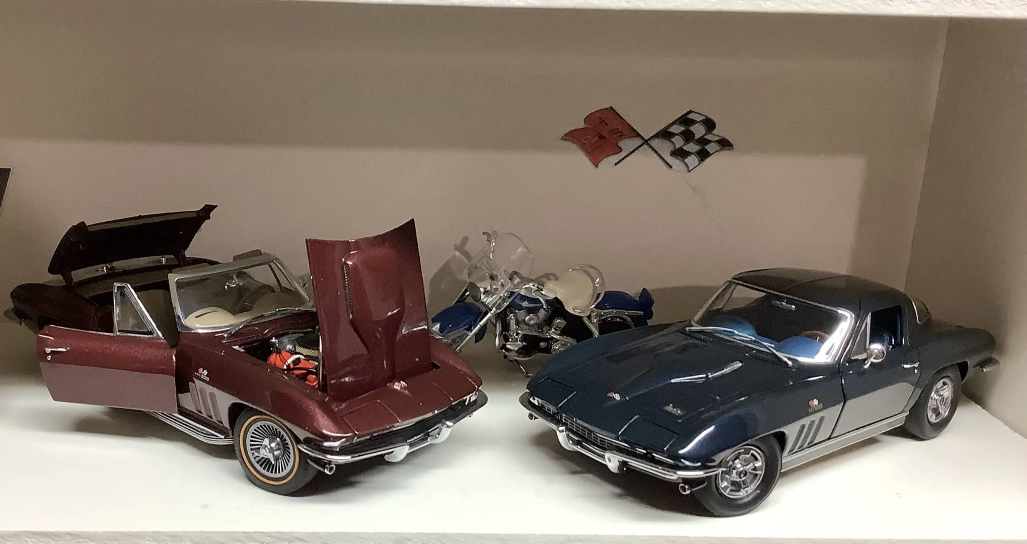 /img/48272-corvette-diecast-models-show.webp