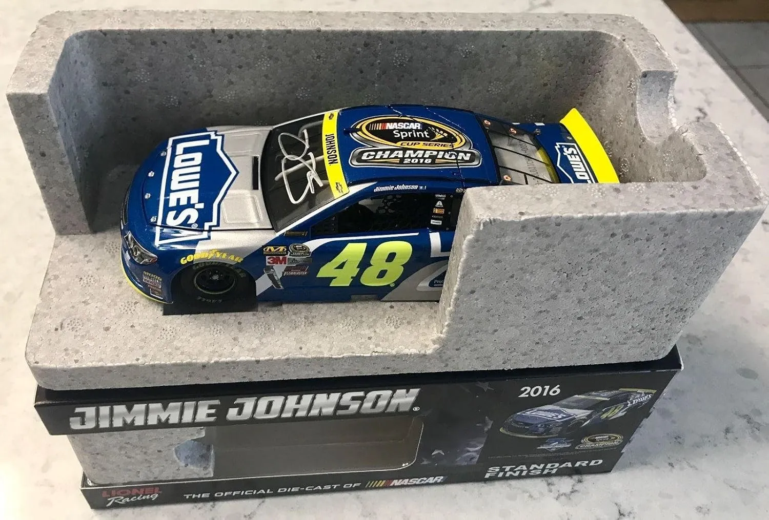 /img/48276-jimmie-johnson-7x-champion-diecast.webp