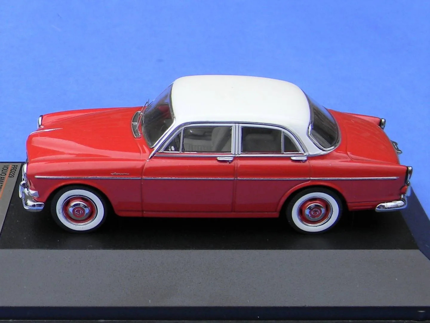 48308 volvo amazon diecast iconic