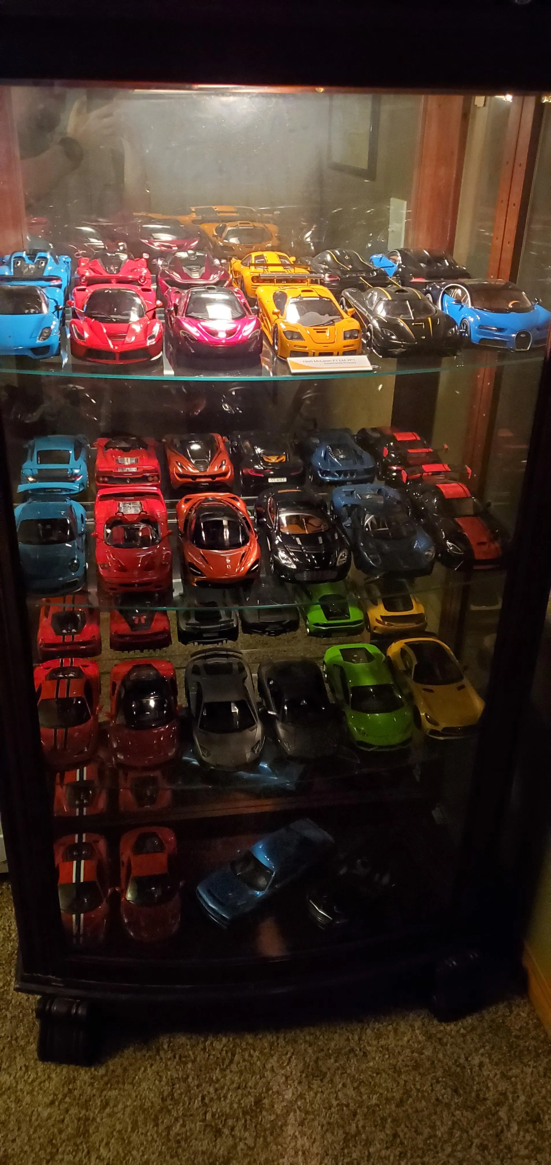 /img/48309-diecast-car-display.webp