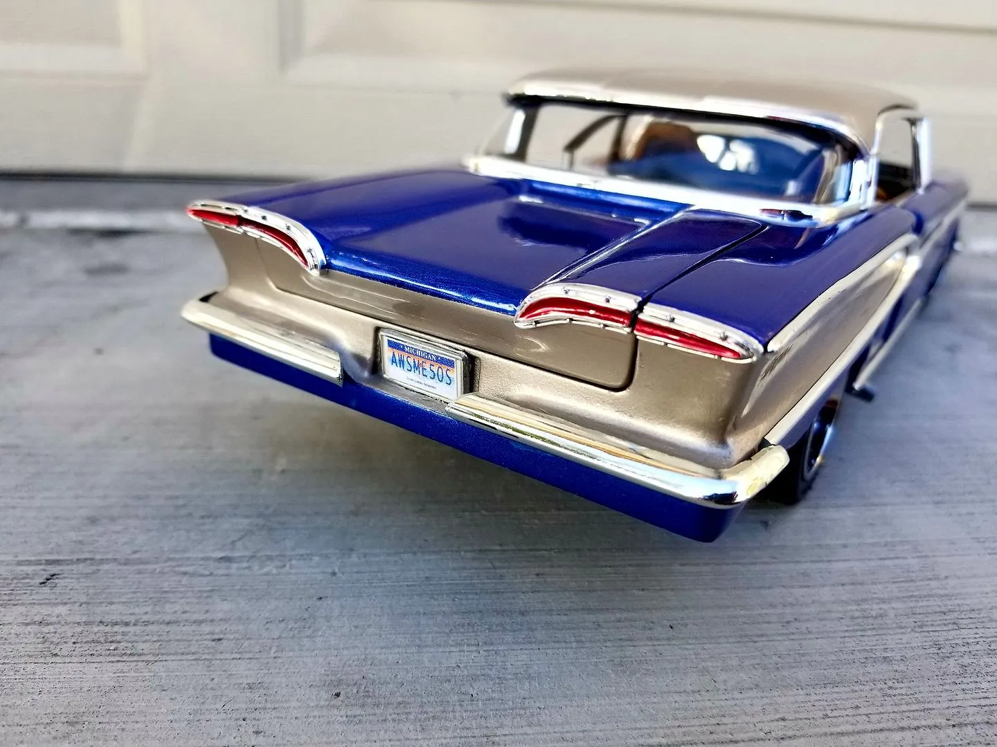 48323 diecast car scales