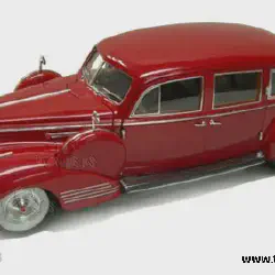 /img/48347-diecast-car-cleaning.webp