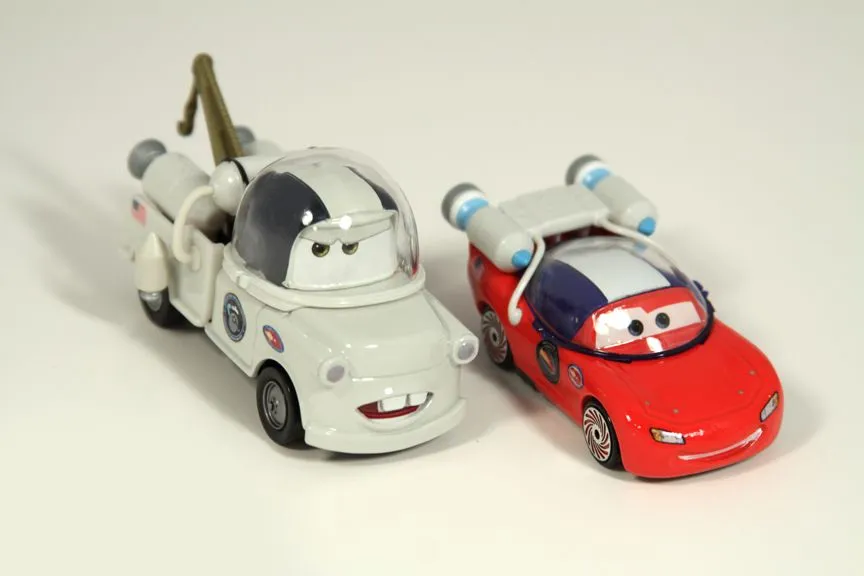 /img/48350-collectible-diecast-vehicles-display.webp