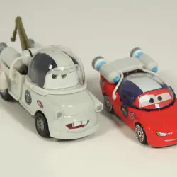 /img/48350-collectible-diecast-vehicles-display.webp