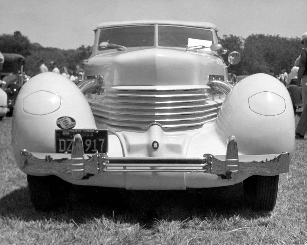 48378 cord 812 diecast detailing