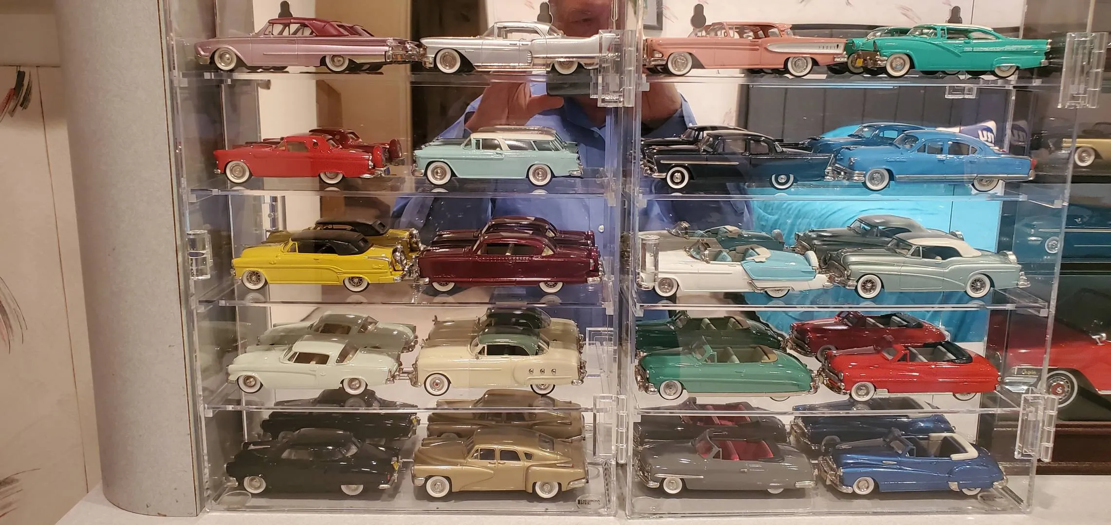 48382 diecast trucks display cases 1