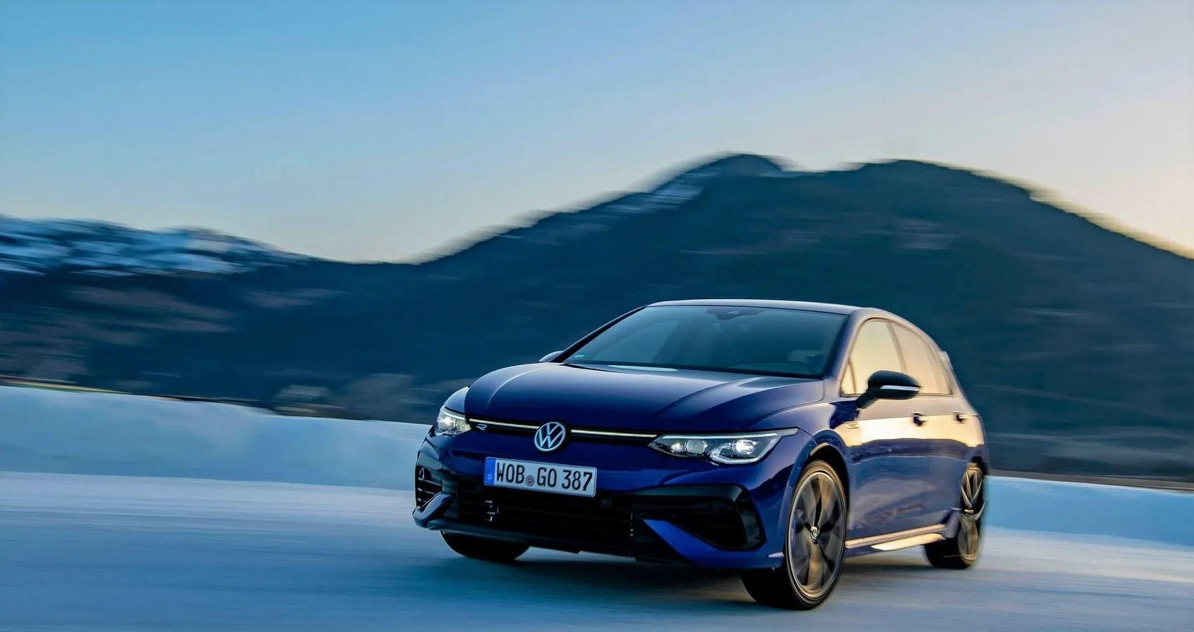 48413 diecast vw golf r interior details