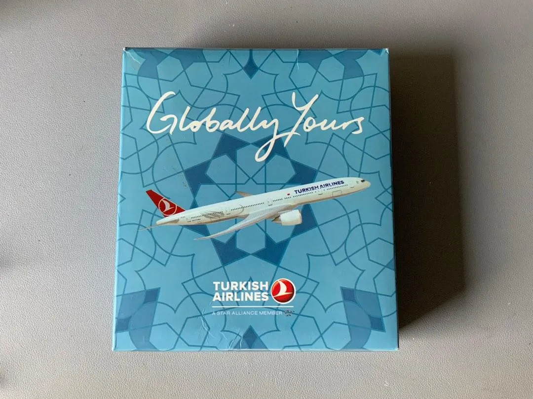 48437 diecast airplane kits display